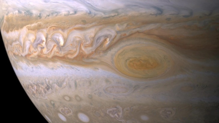 Велика червона пляма в атмосфері Юпітера